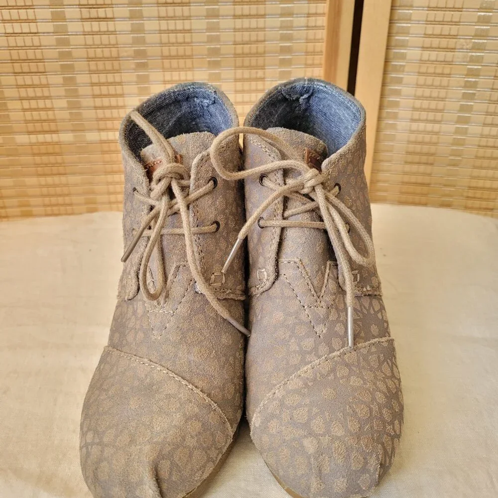 TOMS Cream Leopard Print Wedge Shoes - Picture 2 of 7